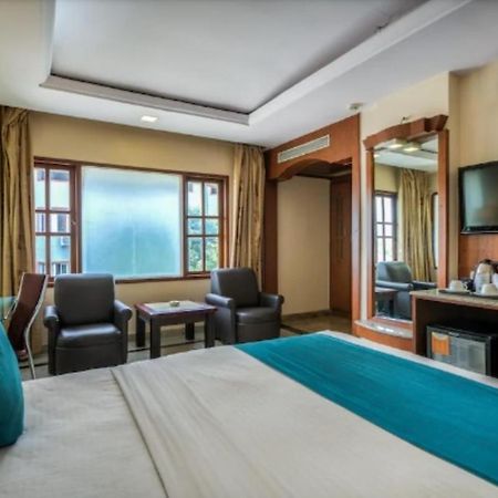 Golden Metro Hotel Бангалор Екстериор снимка