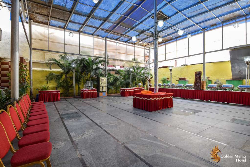 Golden Metro Hotel Бангалор Екстериор снимка