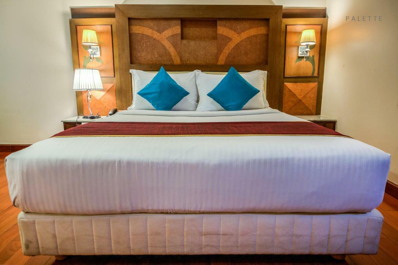 Golden Metro Hotel Бангалор Екстериор снимка